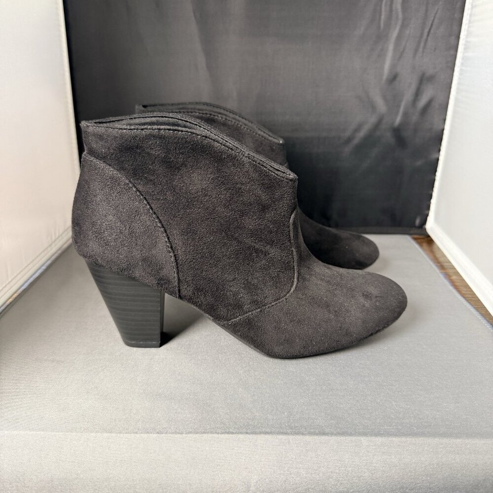 Trend Report Ankle Booties Slip On Chunky Block High Heel Suede Boot Size 7.5